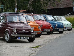 Fiat 500 auf einem Treffen in Klein Marzehns