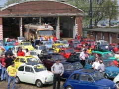 Fiat 500 Treffen an einem Straßenbahndepot in Bremen